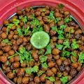Priya Mulchandani का कुकस्नैप जब उन्होंने स्पाइसी काले चने(spicy kale chane recipe in hindi) बनाया था।