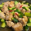 彤彤媽 的 小黃瓜炒雞腿排 cooksnap