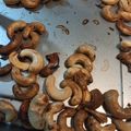 Cooksnap dari Eunike Triviani Gunawan untuk resep Kacang Mete Oven (Panggang)