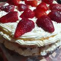 El cooksnap de Sandra Antonella Szynklarz cuando hizo Torta aniversario de frutillas fácil con crema y dulce de leche.