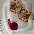 Heenaa का कुकस्नैप जब उन्होंने ब्रेड पिज़्ज़ा (bread pizza recipe in Hindi) बनाया था।