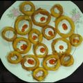Rafiqua Shama का कुकस्नैप जब उन्होंने प्याज के छल्ले के पकौड़े (pyaz ke challe ke pakode recipe in Hindi) बनाया था।