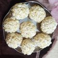 Davda Bhavana का कुकस्नैप जब उन्होंने मुरमुरा लडू (murmura laddu recipe in Hindi) बनाया था।