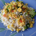 El cooksnap de Mary cuando hizo Arroz con brócoli y tortilla/revuelto de ajo polvo y perejil.