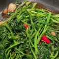 HungryHappy🧅🧄🌶🌽👩🏻‍🍳's cooksnap of when they made ผัดผักบุ้งไฟแดง.