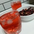 کوک اسنپ Mahsa Aras بعد از امتحان کردن شربت چای ترش.