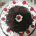 Minaxi Bhatt's cooksnap of when they made Black forest cake 🎂.