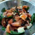 El cooksnap de MaryGlory cuando hizo Ensalada de espinacas con salmón ahumado, queso de cabra y pasas.