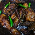 Cooksnap Julia ALeen Aireish semasa beliau membuat Ayam masak hitam.