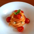il Lele quando ha preparato Spaghetti al pomodoro con fiori di basilico 🌷