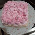 صورة من منال كمال ، شاركها بعد تجربة وصفة جاتوه سواريه طبقه واحده بكريمه جيلي الفراوله