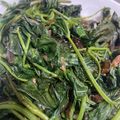 Vivian Vivian 的 地瓜葉炒皮蛋 cooksnap