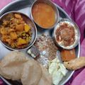 Rashmi Adhvaryu का कुकस्नैप जब उन्होंने दीपावली स्पेशल थाली (Deepawali special thali recipe in Hindi) बनाया था।