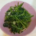 Fionn Lin 的 菠菜炒鴻喜菇 cooksnap
