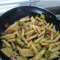 El cooksnap de La Petite Jolie Fille cuando hizo Brécol con salchichas y pasta de colores lacitos.