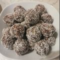 Kitti Németh Cooksnap-ja, amikor elkészítette a(z) Keto kókuszgolyó (Ketogén) receptet.