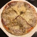 Cooksnap dari Triana Mama 3A untuk resep Pizza sederhana 🍕