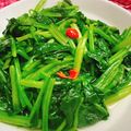 姚佩妘 的 不會澀澀的蒜炒菠菜 cooksnap