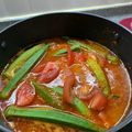 Cooksnap Zahrah Buang semasa beliau membuat Asam Pedas.