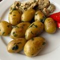 Anett Komáromi Cooksnap-ja, amikor elkészítette a(z) Petrezselymes újkrumpli 🍴 receptet.