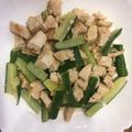QBee Sindy Chien 的 小黃瓜炒雞丁 cooksnap