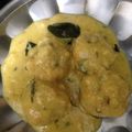 Areeba Muhammed's cooksnap of when they made Karhi pakora with curry leaves.