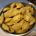 Cooksnap Azlina Mohamad semasa beliau membuat Karipap pusing .