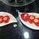 صورة من ام كريم my kitchen، شاركها بعد تجربة وصفة جيلي الفراولة والأناناس بقطع الفراولة والأناناس