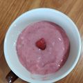 Cooksnap de Cael Horta quando cozinhou Iogurte de morango.
