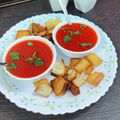 Madhu Jain का कुकस्नैप जब उन्होंने होटल स्टाइल टमाटर गाजर चुकंदर सूप (Hotel Style Tamatar gajar chukandar soup recipe in Hindi) बनाया था।