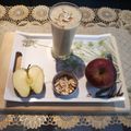 Poonam Gupta का कुकस्नैप जब उन्होंने ओट्स एप्पल स्मूदी (Oats apple smoothie recipe in Hindi) बनाया था।