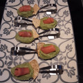 El cooksnap de genicorreo cuando hizo Cucharas de pan con guacamole, trucha ahumada y huevas de trucha.