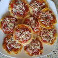 Cooksnap dari Sari Listiarini untuk resep Pizza mini no telur,no susu,pakai terigu murah tapi empuk😍😍