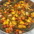 Cooksnap από George Adamides στη συνταγή Φασολάκια με λουκάνικα και μελωμένες πατάτες με σάλτσα βαλσάμικο στο φούρνο