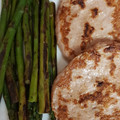 El cooksnap de Salomea Bircu cuando hizo Cena ligera y rápida de hamburguesa de pavo con espárragos.