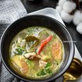 Cooksnap Jeehan Kitchen semasa beliau membuat Sup ayam ala Thai.