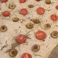 El cooksnap de Carlos Pérez cuando hizo Focaccia de tomate cherry, olivas negras y romero.