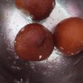 Meera ahuja का कुकस्नैप जब उन्होंने पैकेट वाली गुलाब जामुन(packet wali gulab jamun recipe in hindi) बनाया था।