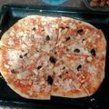 صورة من بناتي حياتي 🇩🇿🇩🇿🇩🇿🇩🇿🇩🇿🇩🇿🇩🇿، شاركها بعد تجربة وصفة بيتزا 🍕 معشية بالفرماج