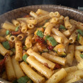 El cooksnap de Karina Medina cuando hizo Pasta con espárragos, tomate seco y aceitunas negras 🍝.