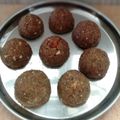 Sonal Modha's cooksnap of when they made વધેલી રોટલી ના ગોળવાળા લાડુ (Leftover Rotli Gol Laddu Recipe In Gujarati).