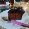 کوک اسنپ Giti بعد از امتحان کردن سس موکا برای تزیین کیک.