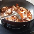 Cooksnap Adila Israk semasa beliau membuat Ayam paprik.