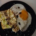 Cooksnap de Aureliana quando cozinhou Torrada de presunto e abacate com ovo a cavalo.