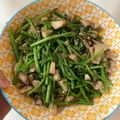 Claire Hung 的 空心菜炒皮蛋杏鮑菇 cooksnap