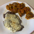 El cooksnap de Eduardo Agudo Alba cuando hizo Chuleta de aguja de cerdo en airfryer y alcachofas con tomate.
