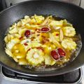 潘俊霖的(簡單料理) 的 補身體-麻油蛋酒（可加麵線） cooksnap