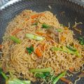 Cooksnap Nur Skyler semasa beliau membuat Megi goreng rencah sendiri.