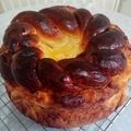 Cooksnap-ul lui Laura Maria atunci când a preparat Pască cu brânză  dulce, și stafide, în  aluat de cozonac.