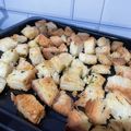 Cooksnap dari karinadya untuk resep Garlic Croutons - Roti gurih dan renyah topping salad/soup!